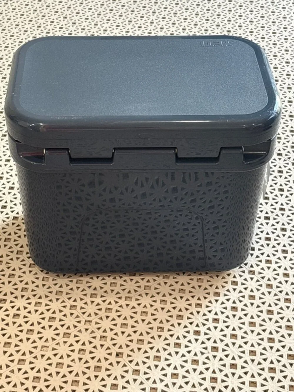 YETI Roadie 15 Hard Cooler in Navy Blue with tags Travel Outdoors